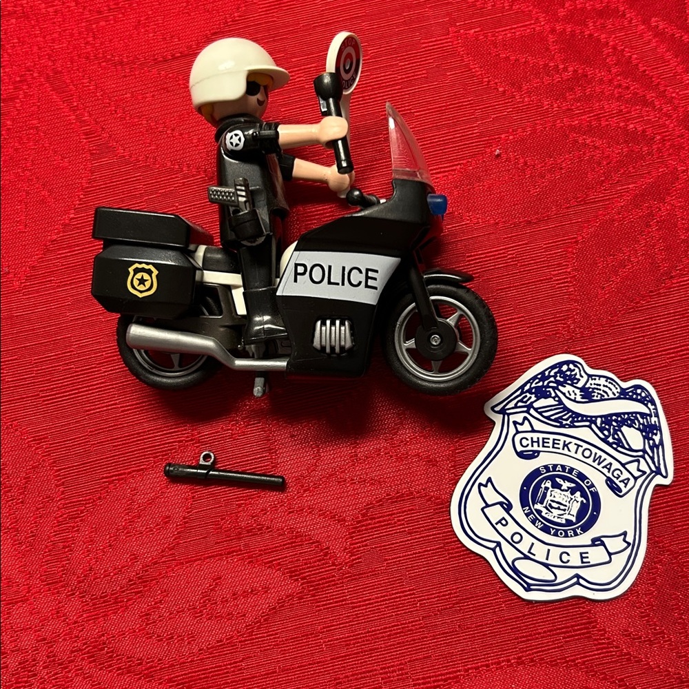 Motorcycle Cop & Magnet🏍️ 👮♂️
